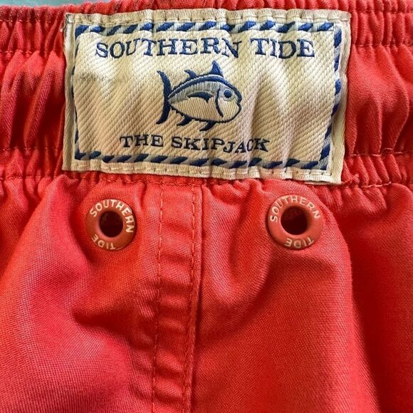 Southern Tide Red-Teal-Navy-White Hybrids in size Medium with 5.5" IS - Picture 3 of 7